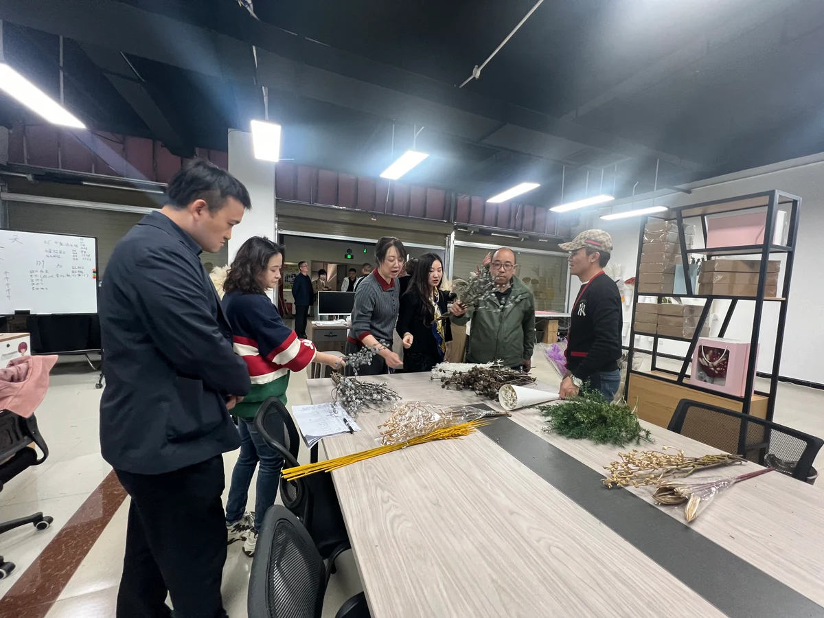 Floral design discussion in the company workspace