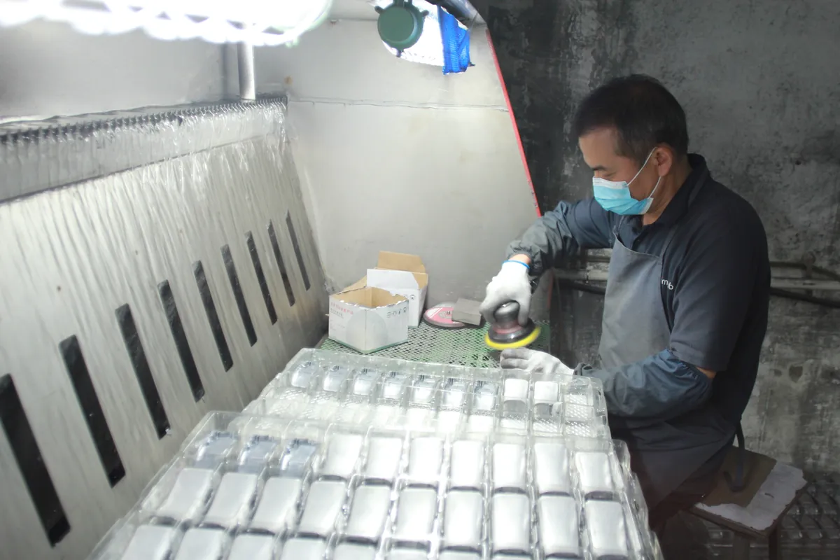 Finishing metal components
