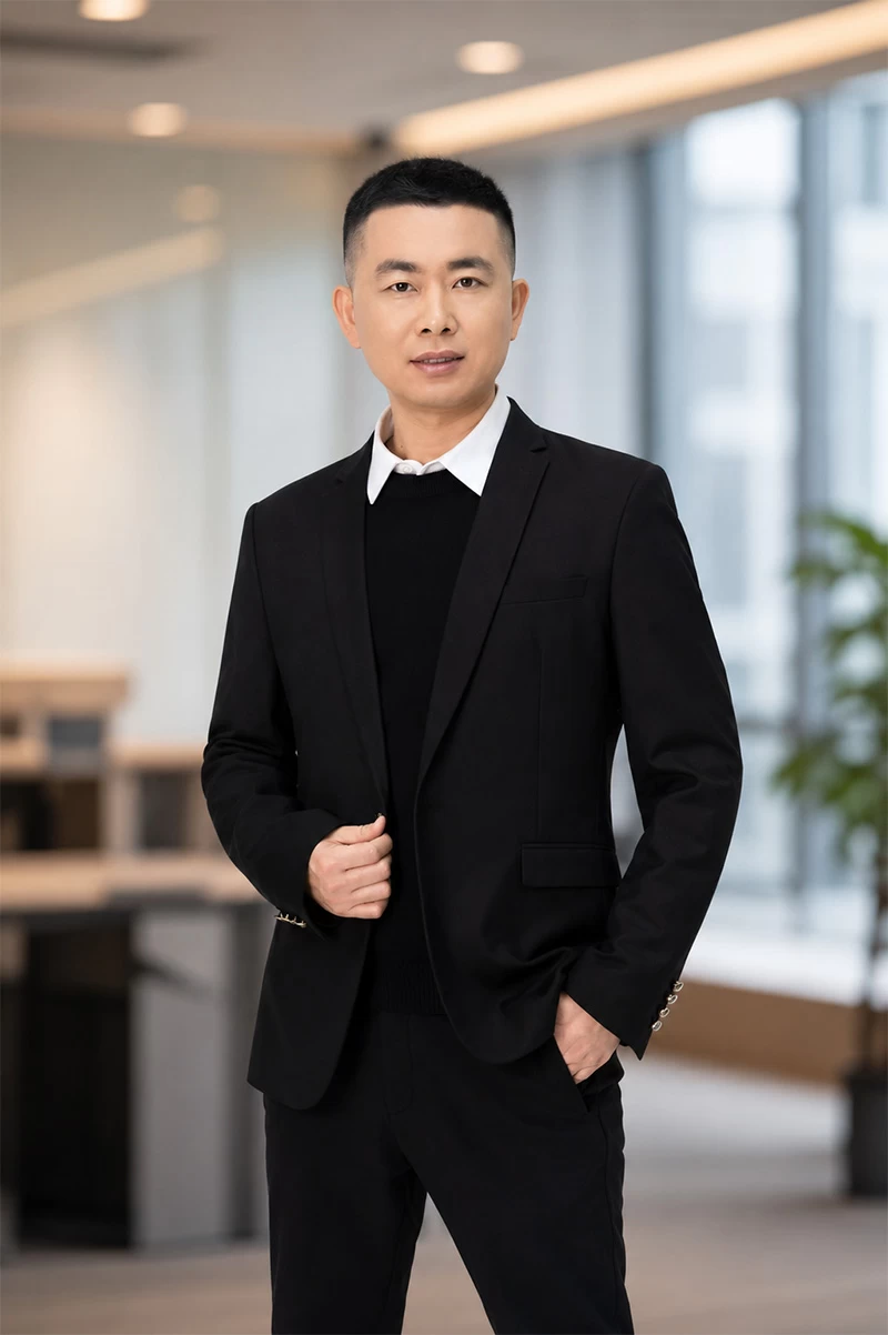 Wang Shaowei, used car export entrepreneur based in Suifenhe, China