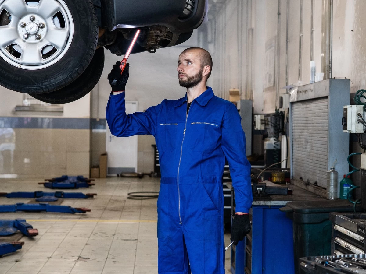 Vehicle Inspection Bay With Digital Tools