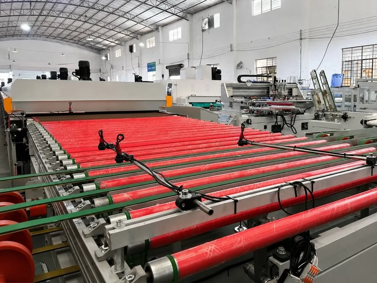 Roller conveyor section in a glass equipment production workshop