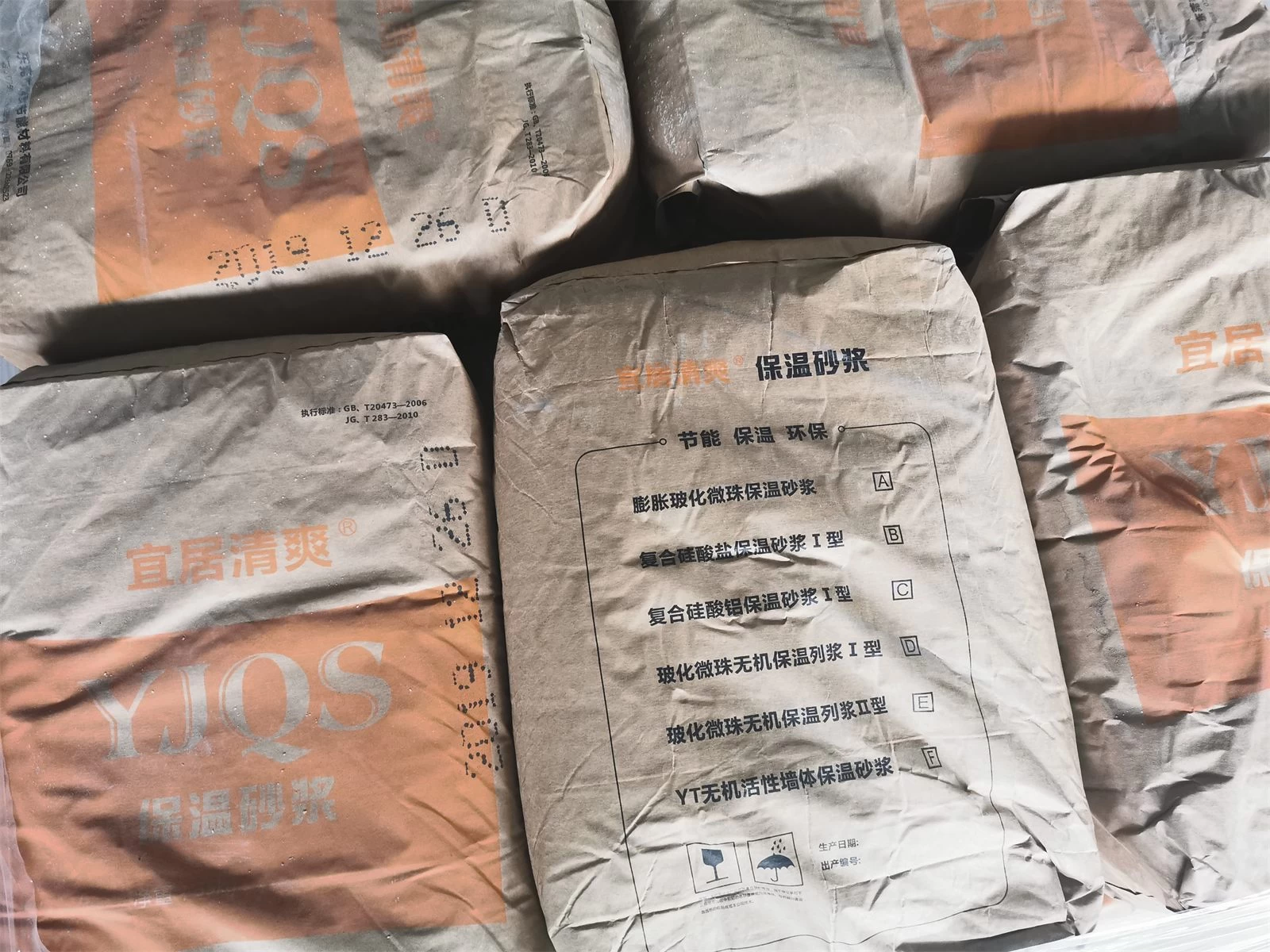 Palletized bags of thermal insulation mortar in production area