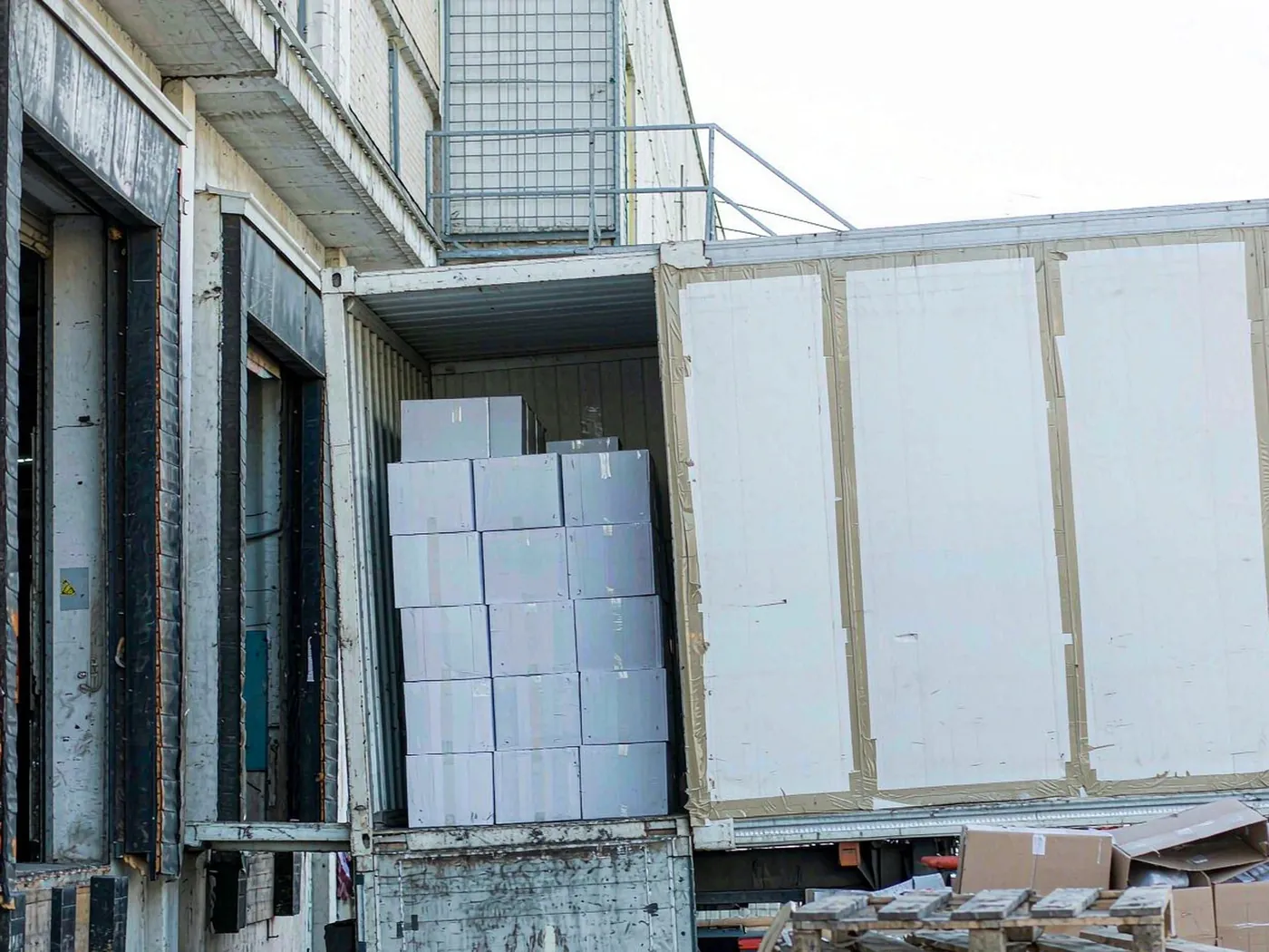 Export Logistics: Packing and Shipping Bulky Furniture by Sea