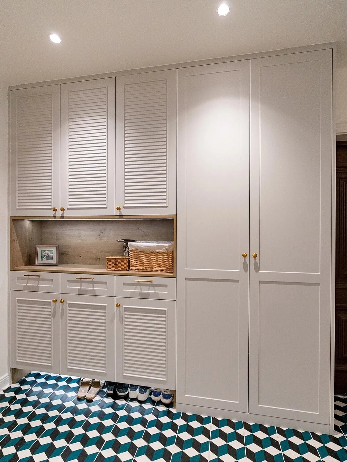 White Classic Shoe Shoe & Hallway Storage