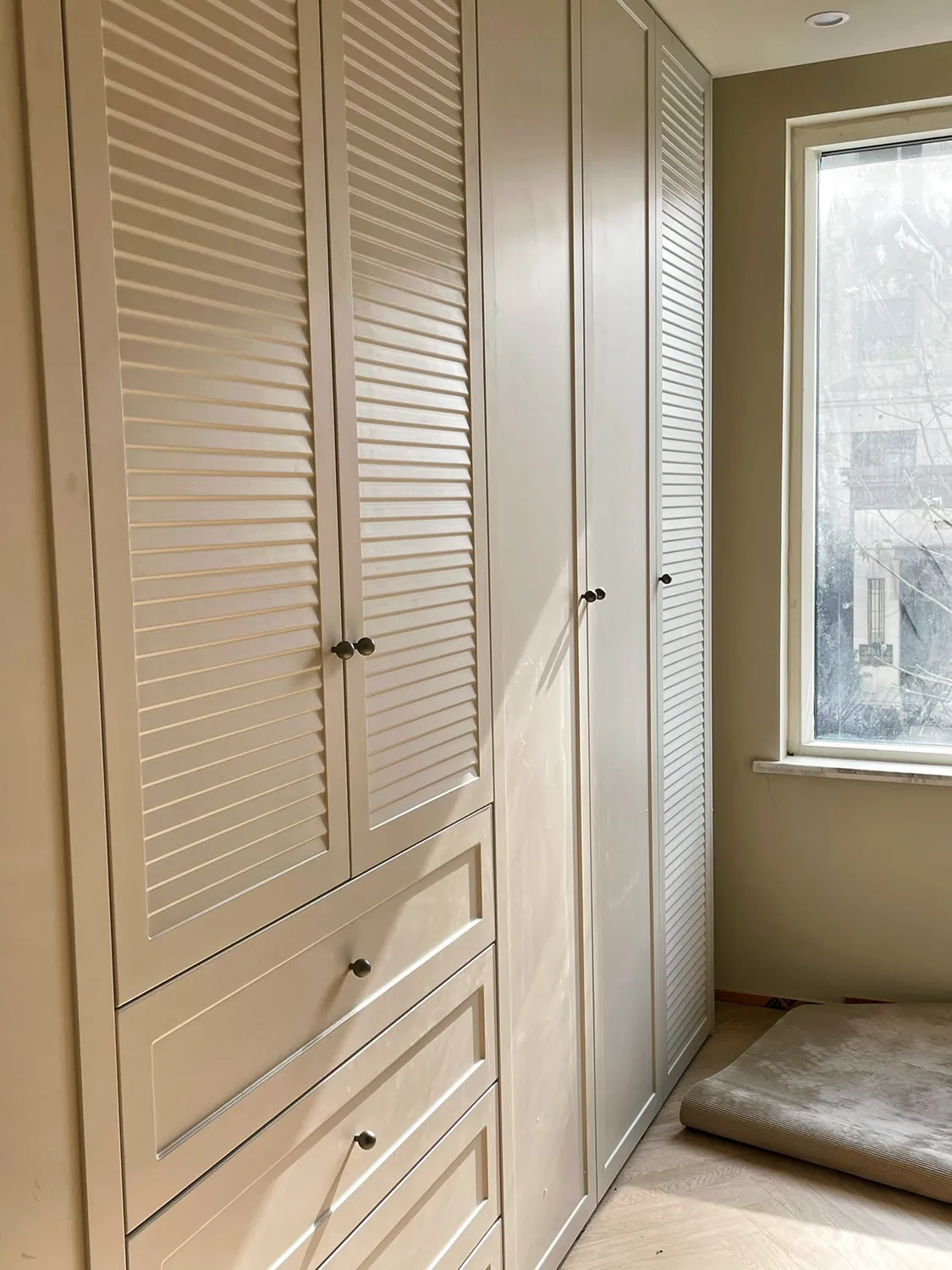 Louvred Corner Wardrobes - design view 3