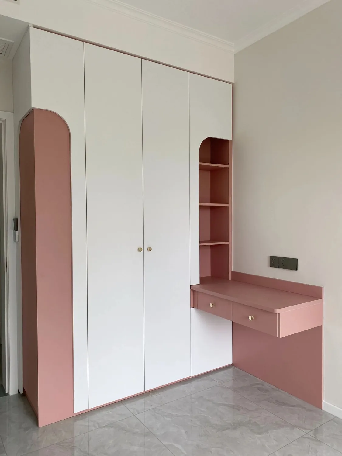Soft Pink Accent Wardrobes - design view 2